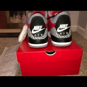Air jordan 3 SE fire red